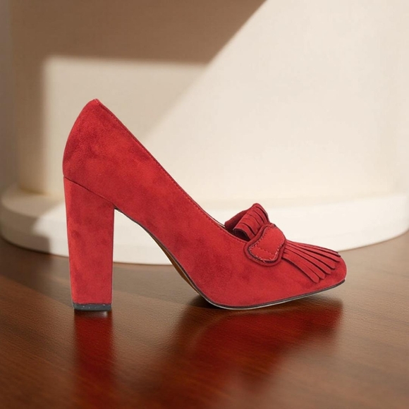 Red Fringe Curved Toe Pump - Picture 6 of 6